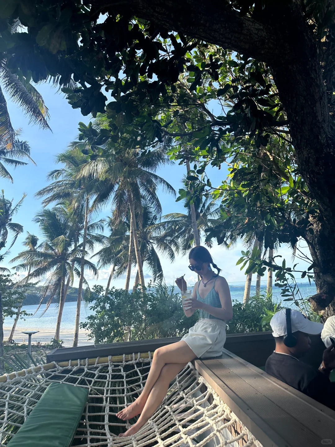 Boracay-Calma Cafe?Boracay Tree House Cafe, the net bed and tree house are my favorites