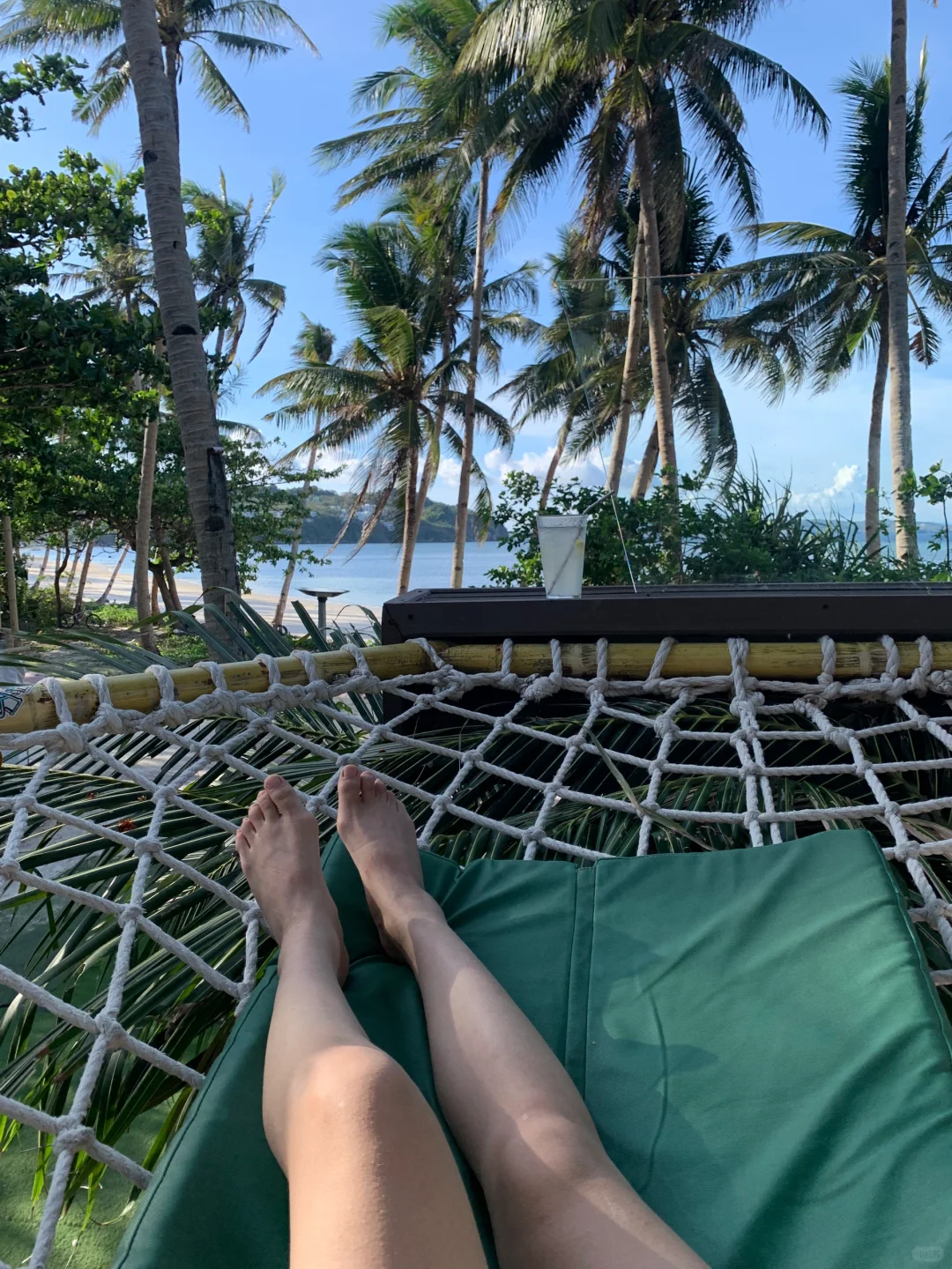 Boracay-Calma Cafe?Boracay Tree House Cafe, the net bed and tree house are my favorites