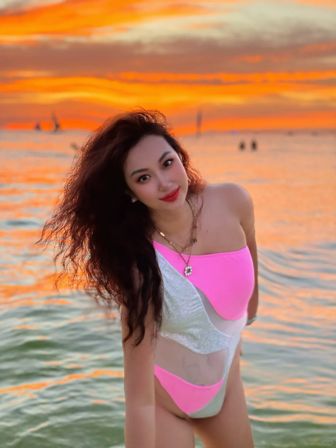 Boracay-The sunset sailing in Boracay, Philippines is too beautiful to be real
