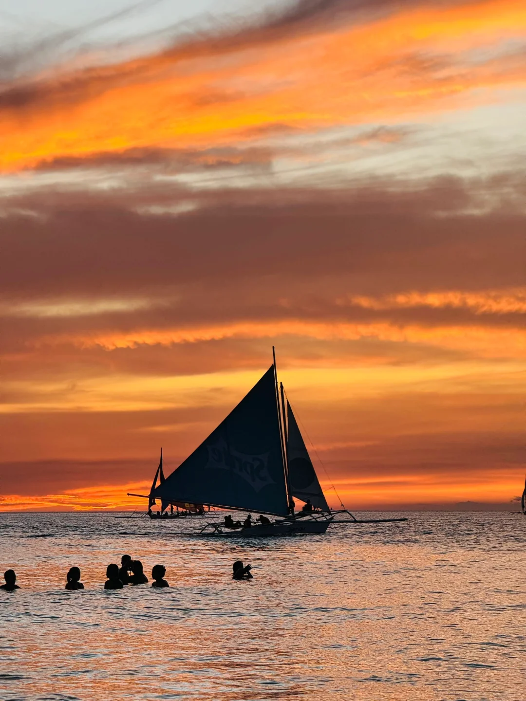 Boracay-The sunset sailing in Boracay, Philippines is too beautiful to be real