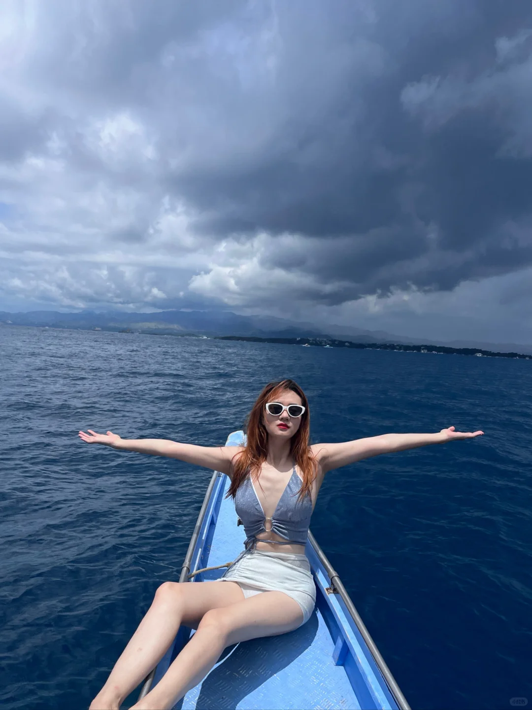 Boracay-Boracay is a place where you can take beautiful photos at any time