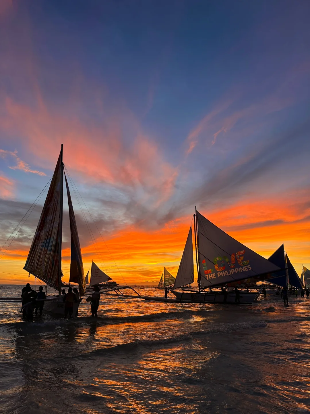Boracay-Sunset sailing⛵️, I would like to call it the best entertainment option in Boracay