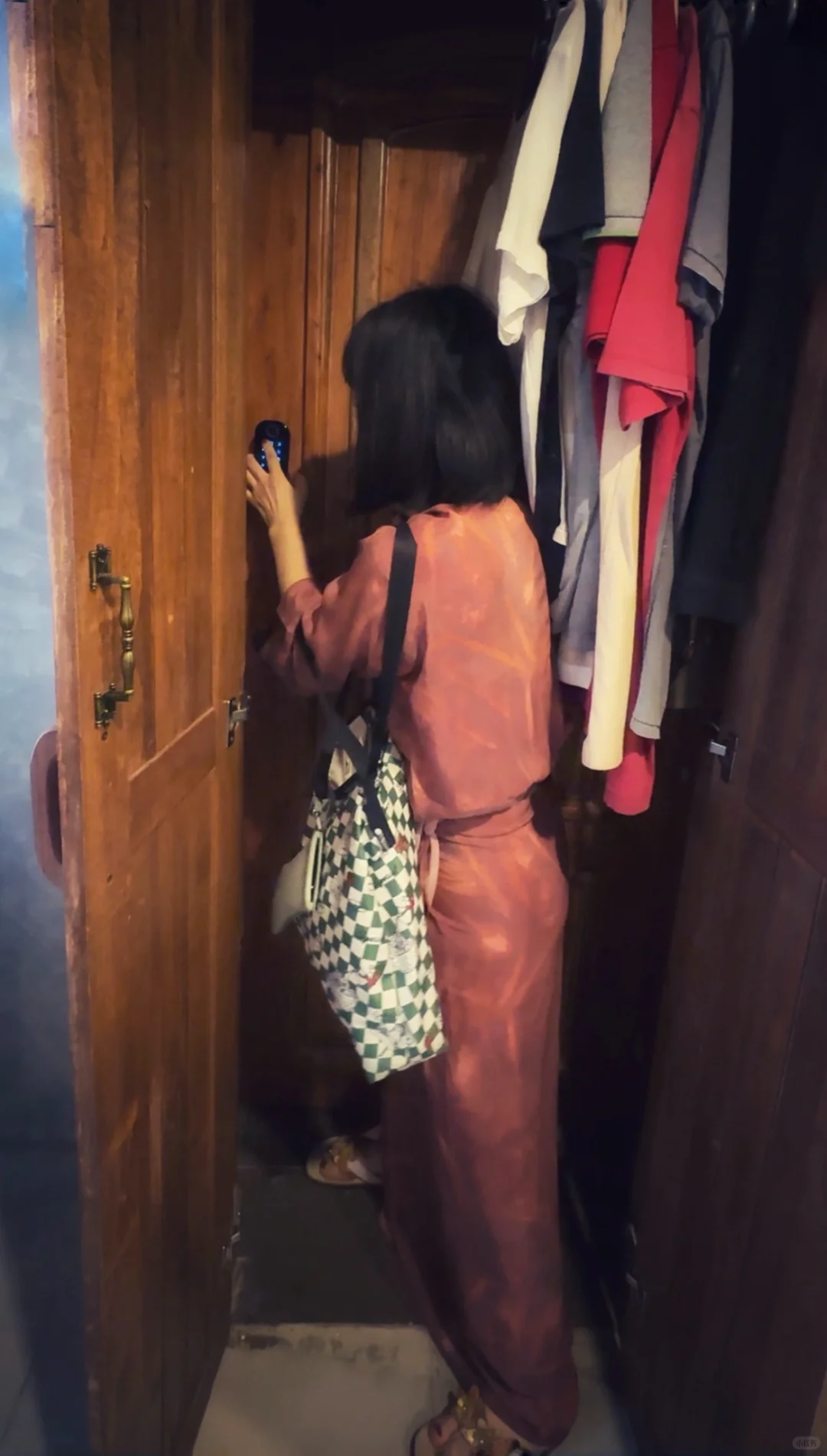 Boracay-Boracay's mysterious closet bar is hidden in a restaurant closet