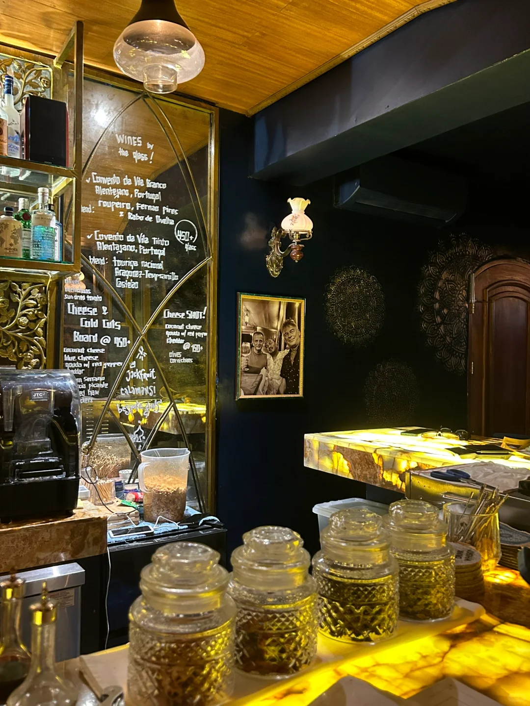 Boracay-Boracay's mysterious closet bar is hidden in a restaurant closet