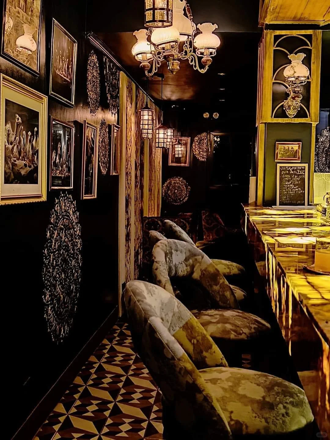 Boracay-Boracay's mysterious closet bar is hidden in a restaurant closet