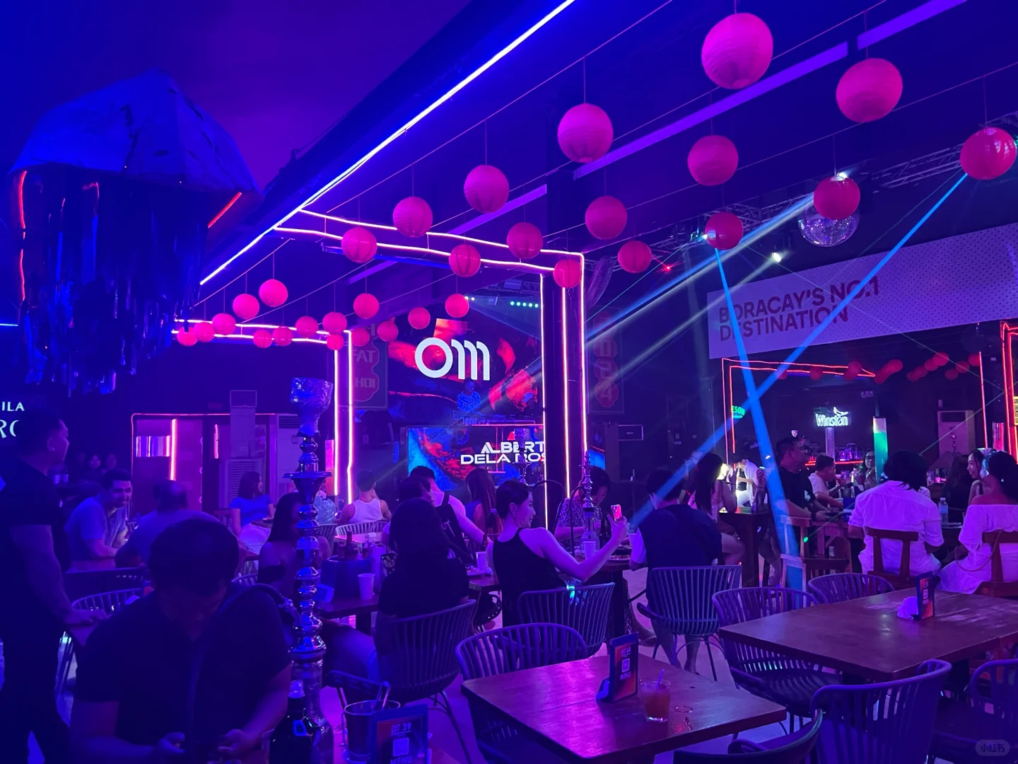 Boracay-Summer Place?, a nightclub in Boracay, plays European and American music