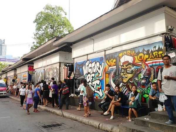 Hua Hin-The train to Hua Hin in July may be the most artistic market in Thailand