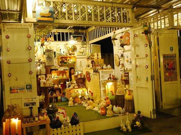 Hua Hin-The train to Hua Hin in July may be the most artistic market in Thailand