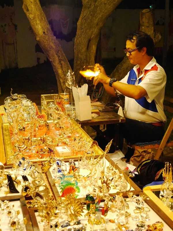 Hua Hin-The train to Hua Hin in July may be the most artistic market in Thailand