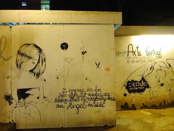Hua Hin-The train to Hua Hin in July may be the most artistic market in Thailand