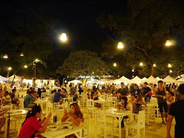 Hua Hin-The train to Hua Hin in July may be the most artistic market in Thailand