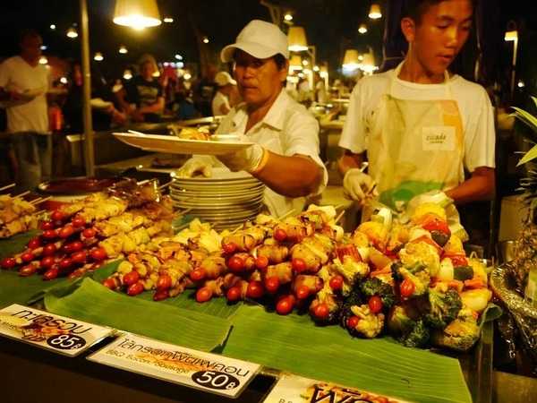 Hua Hin-The train to Hua Hin in July may be the most artistic market in Thailand