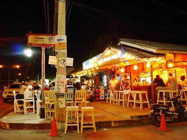 Hua Hin-The train to Hua Hin in July may be the most artistic market in Thailand