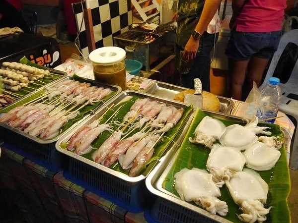 Hua Hin-The train to Hua Hin in July may be the most artistic market in Thailand