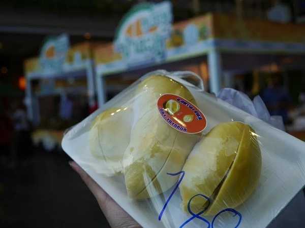 Hua Hin-The train to Hua Hin in July may be the most artistic market in Thailand