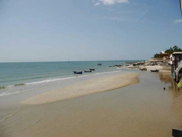 Hua Hin-The train to Hua Hin in July may be the most artistic market in Thailand
