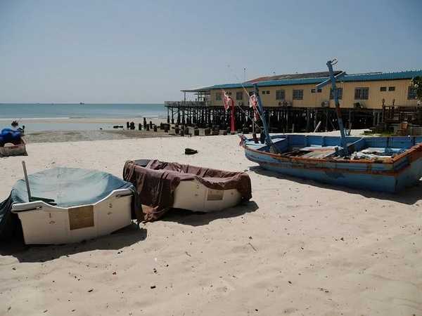 Hua Hin-The train to Hua Hin in July may be the most artistic market in Thailand