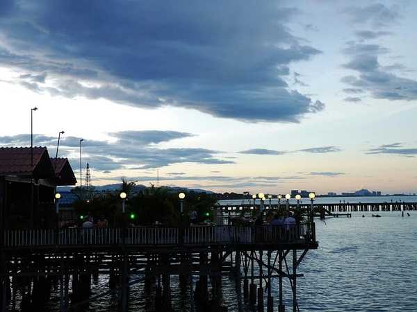 Hua Hin-The train to Hua Hin in July may be the most artistic market in Thailand
