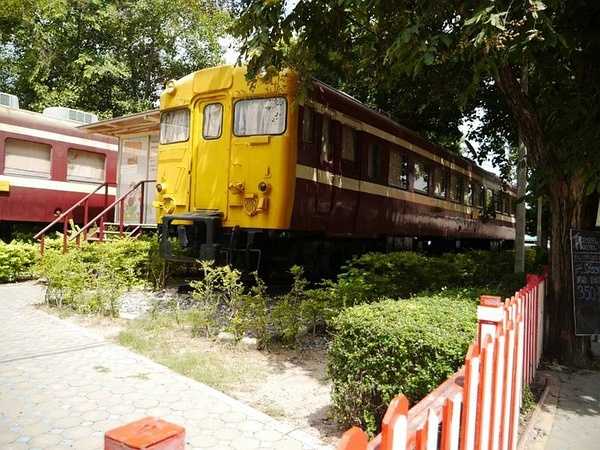 Hua Hin-The train to Hua Hin in July may be the most artistic market in Thailand