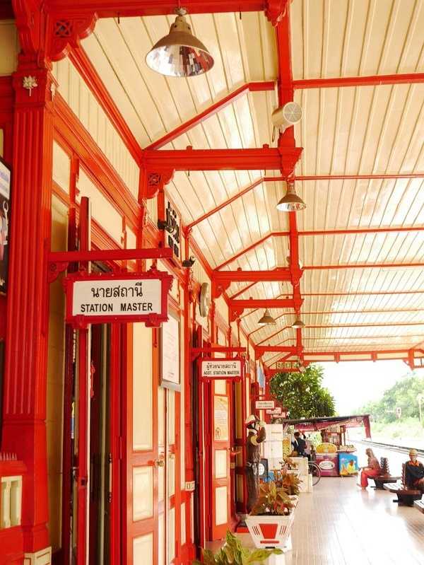 Hua Hin-The train to Hua Hin in July may be the most artistic market in Thailand