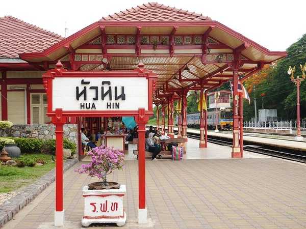 Hua Hin-The train to Hua Hin in July may be the most artistic market in Thailand