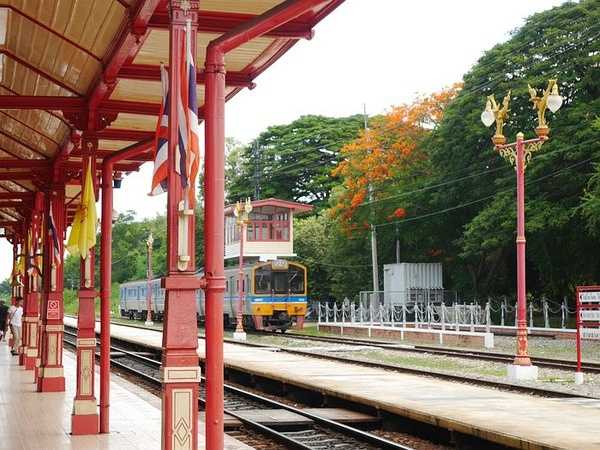 Hua Hin-The train to Hua Hin in July may be the most artistic market in Thailand