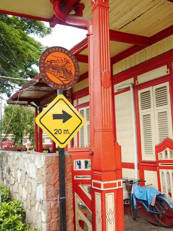 Hua Hin-The train to Hua Hin in July may be the most artistic market in Thailand