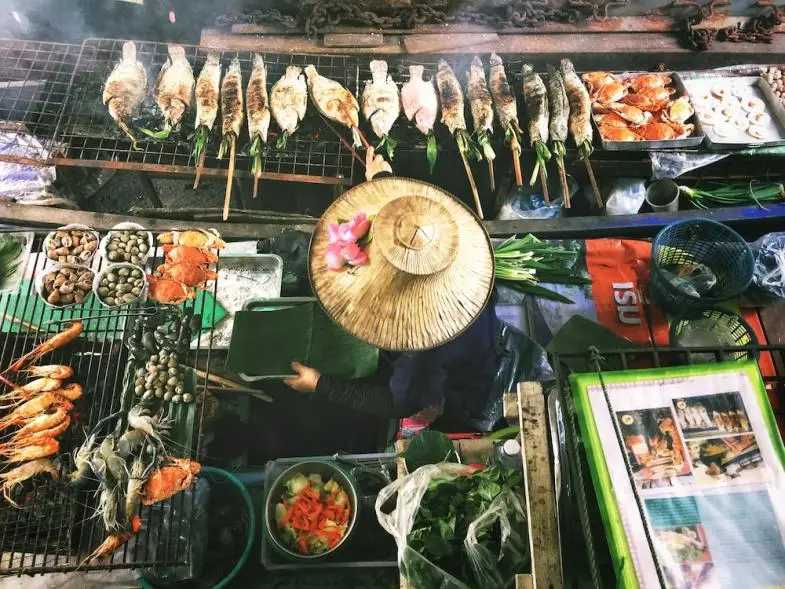 Hua Hin-Who can say no to the seaside town of Hua Hin, which is both a place to relax and maintain health?