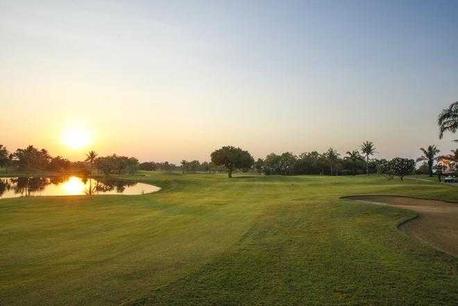 Hua Hin-Pattaya is a paradise for men, but Hua Hin is a place for relaxation