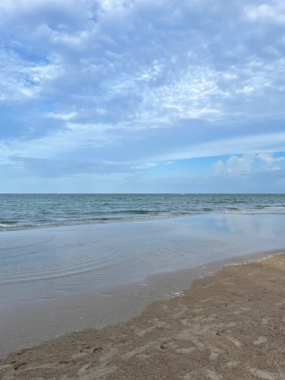 Hua Hin-Let’s Sea Hotel? in Hua Hin, Thailand, has a bubble bath and infinity pool