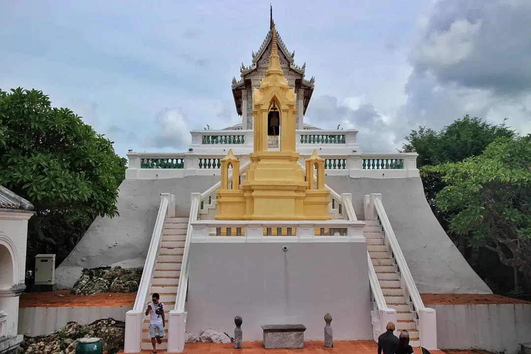 Hua Hin-Hua Hin, a seaside town in pursuit of past life memories