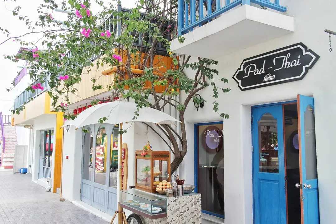 Hua Hin-Hua Hin, a seaside town in pursuit of past life memories