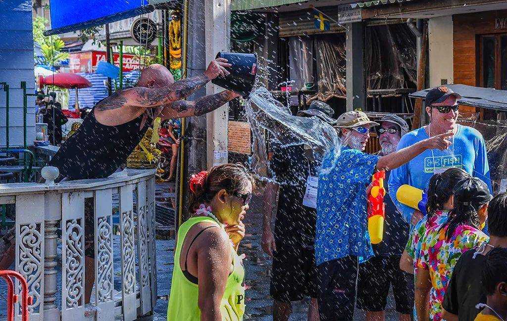 Bangkok-Let me show you the real wet Songkran Festival in Thailand