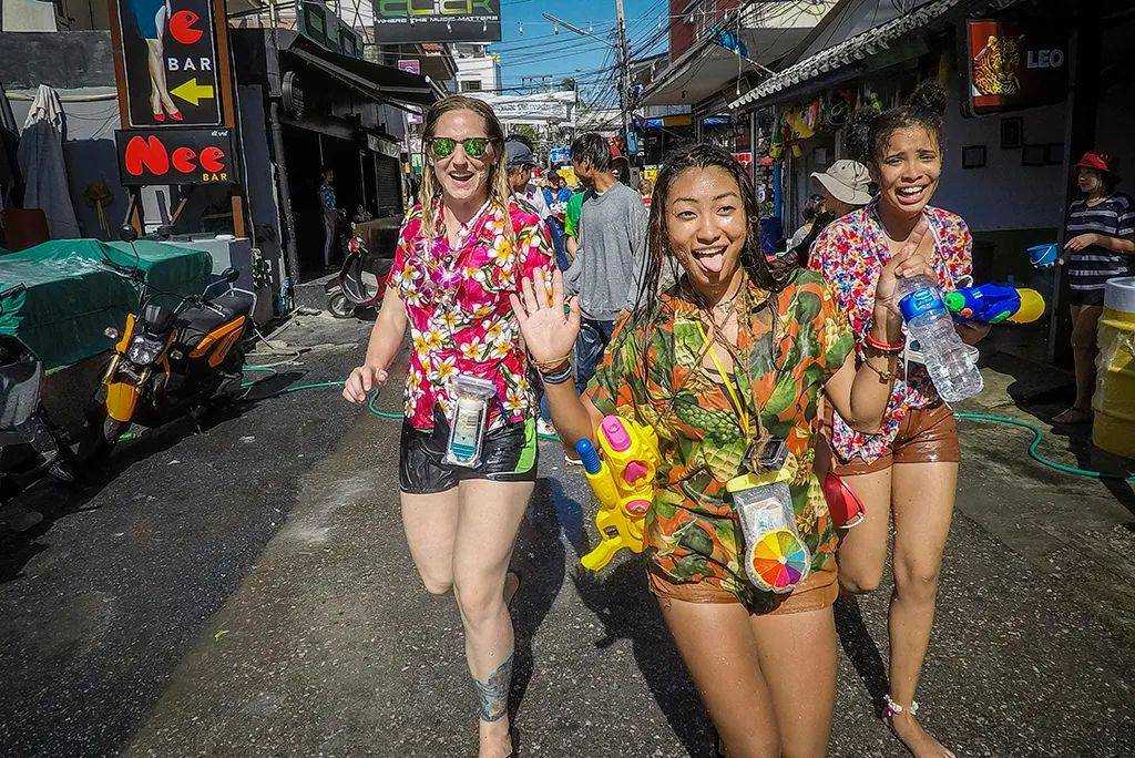 Bangkok-Let me show you the real wet Songkran Festival in Thailand
