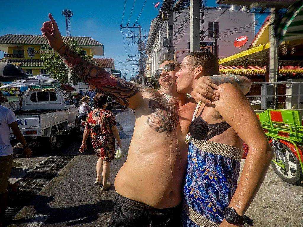 Bangkok-Let me show you the real wet Songkran Festival in Thailand