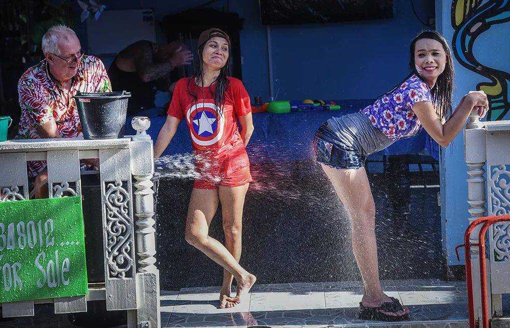 Bangkok-Let me show you the real wet Songkran Festival in Thailand