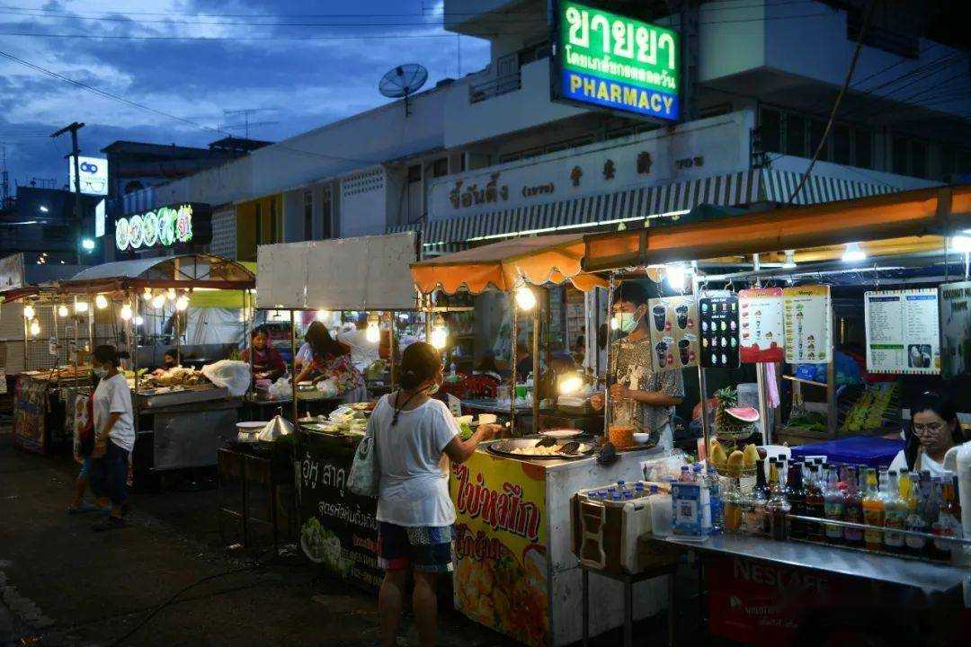 Hua Hin-2024 The Mona Bar and Restaurant, Hua Hin Night Market