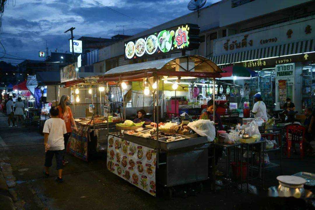 Hua Hin-2024 The Mona Bar and Restaurant, Hua Hin Night Market