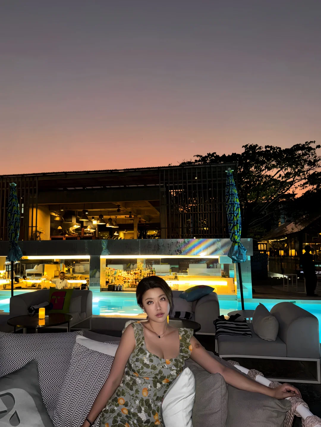 Hua Hin-Sundance Day Club at Hua Hin Hotel, with main pool and buffet