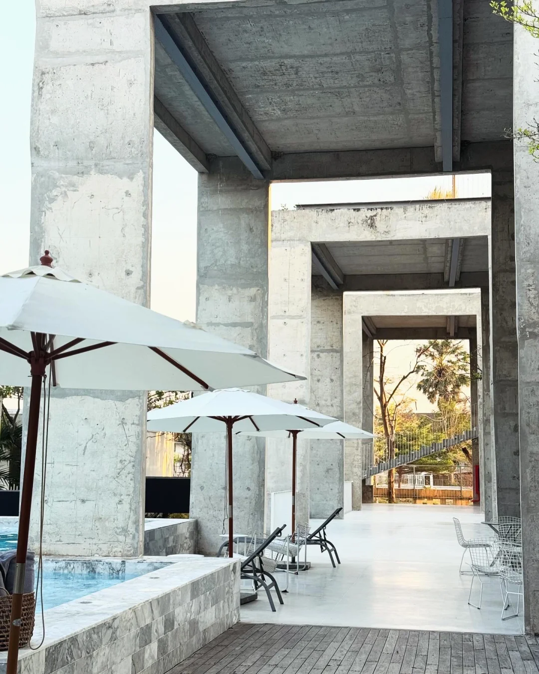 Hua Hin-Sundance Day Club at Hua Hin Hotel, with main pool and buffet