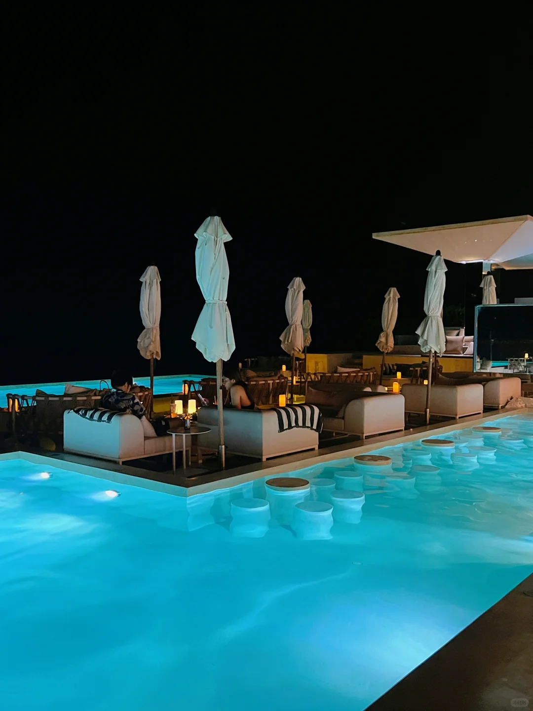 Hua Hin-Sundance Dayclub Hua Hin, a great combination of infinity pool and delicious food