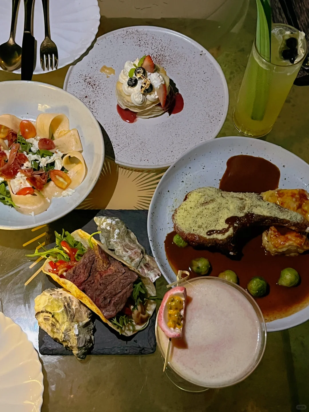 Hua Hin-Sundance Dayclub Hua Hin, a great combination of infinity pool and delicious food
