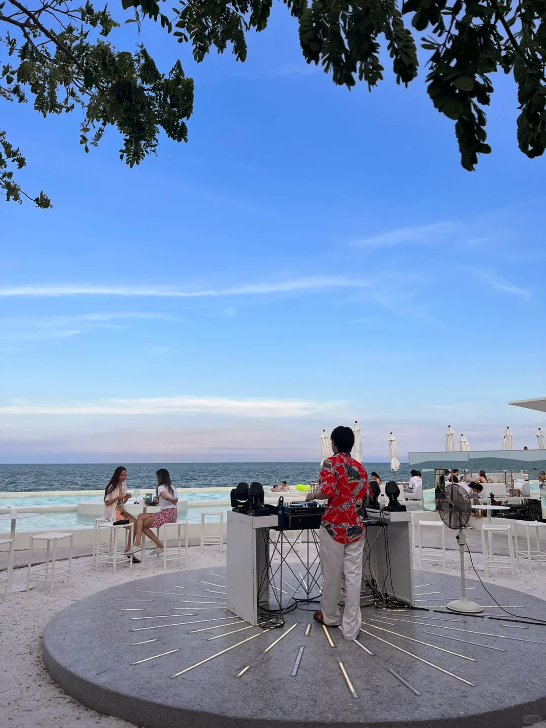 Hua Hin-Sundance Dayclub, a seaside restaurant offering afternoon tea and dinner