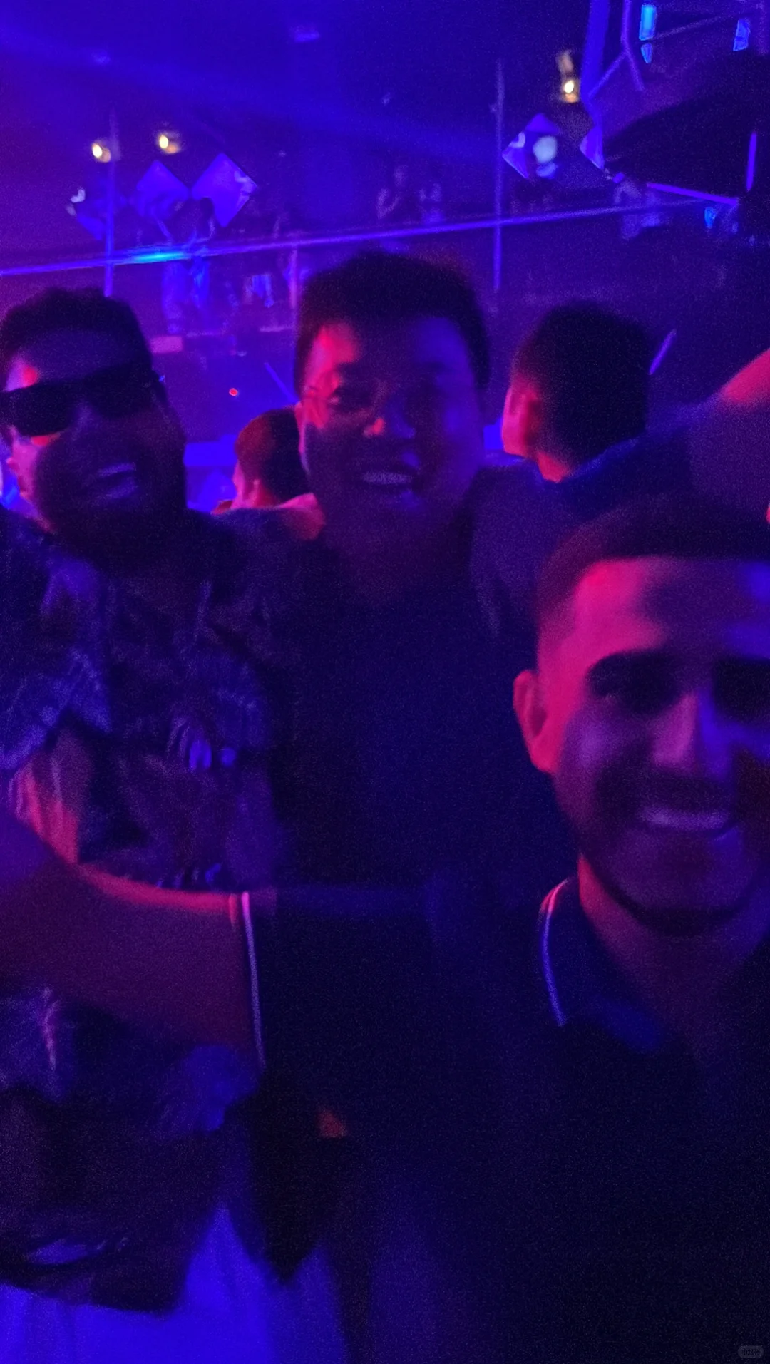 Phuket-Experience the top 100 nightclubs in Phuket Bar Street, illuzion