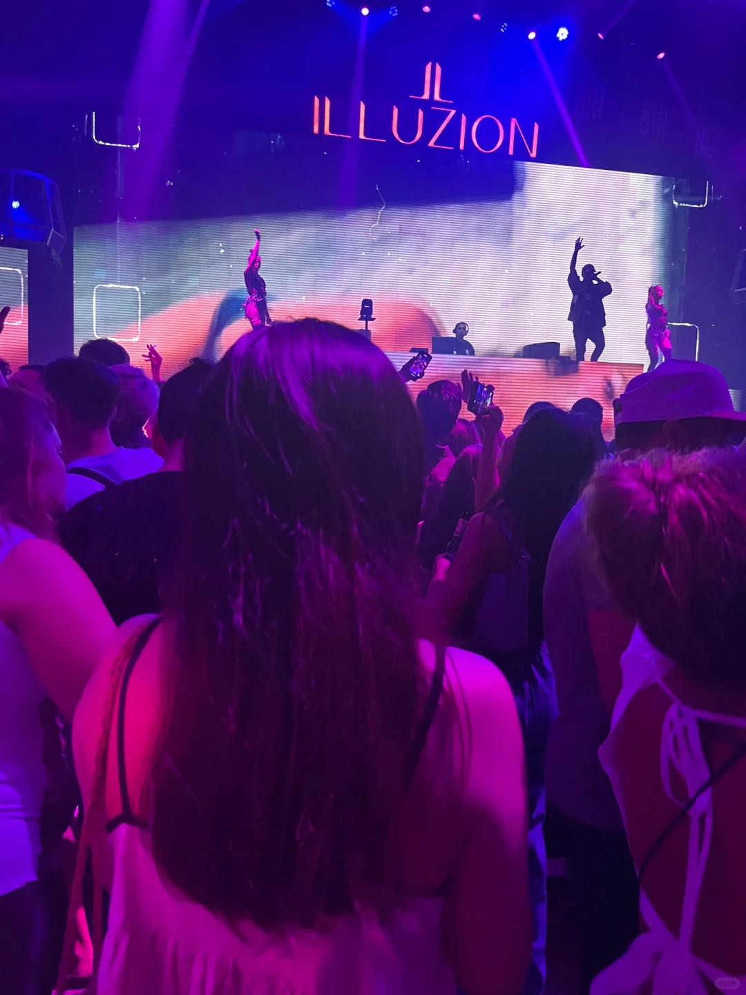 Phuket-Experience the top 100 nightclubs in Phuket Bar Street, illuzion
