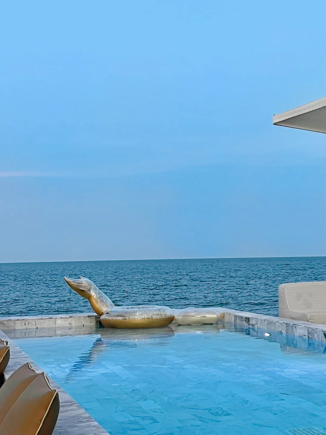 Hua Hin-Sundance Dayclub, a seaside restaurant offering afternoon tea and dinner