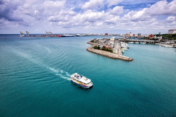 Okinawa-Go to Okinawa to see the Pacific Ocean, a couple's budget travel strategy