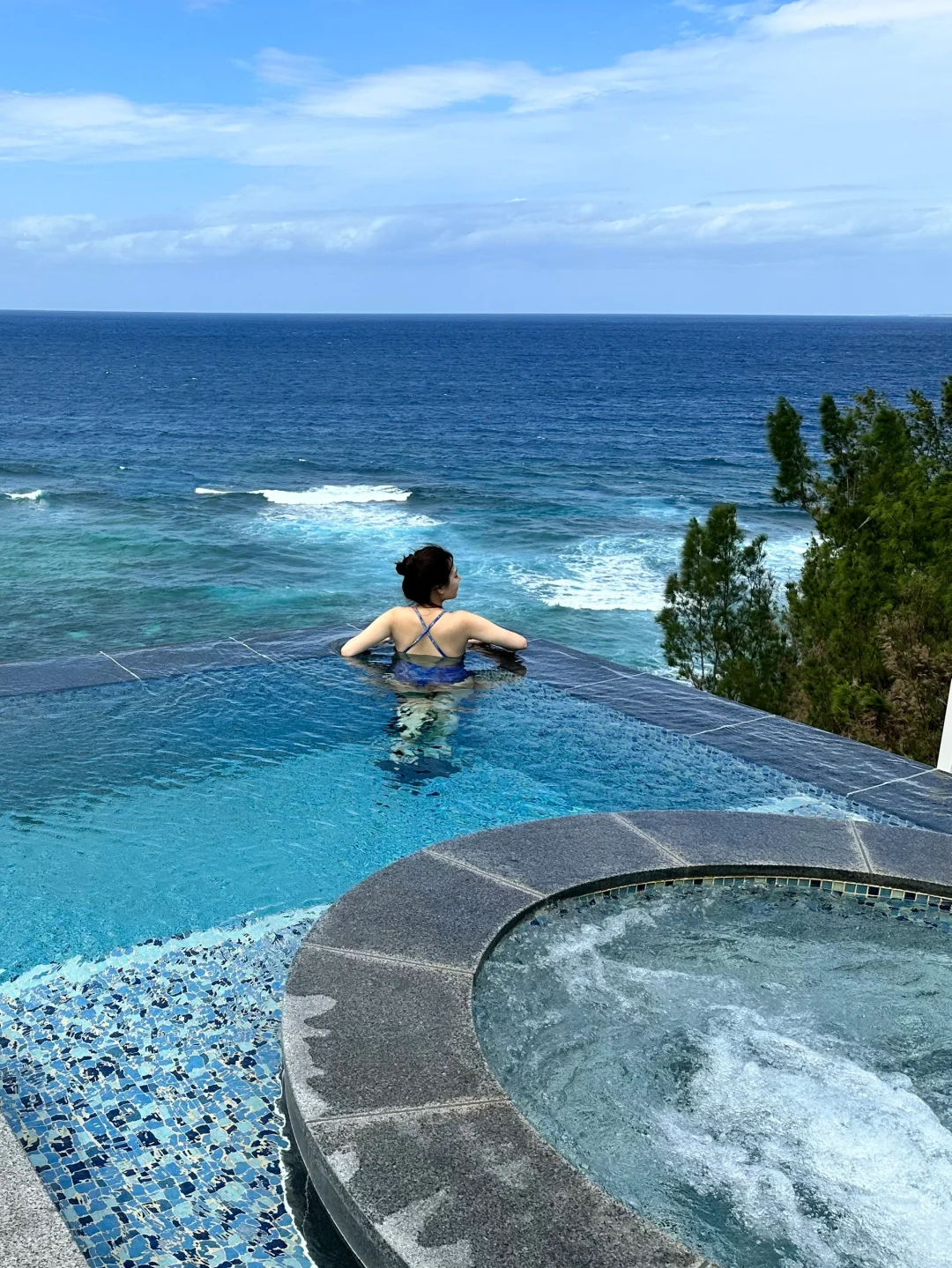Okinawa-100,000 yen The Orchid Suite at Halekulani? Sunset Wing is amazing