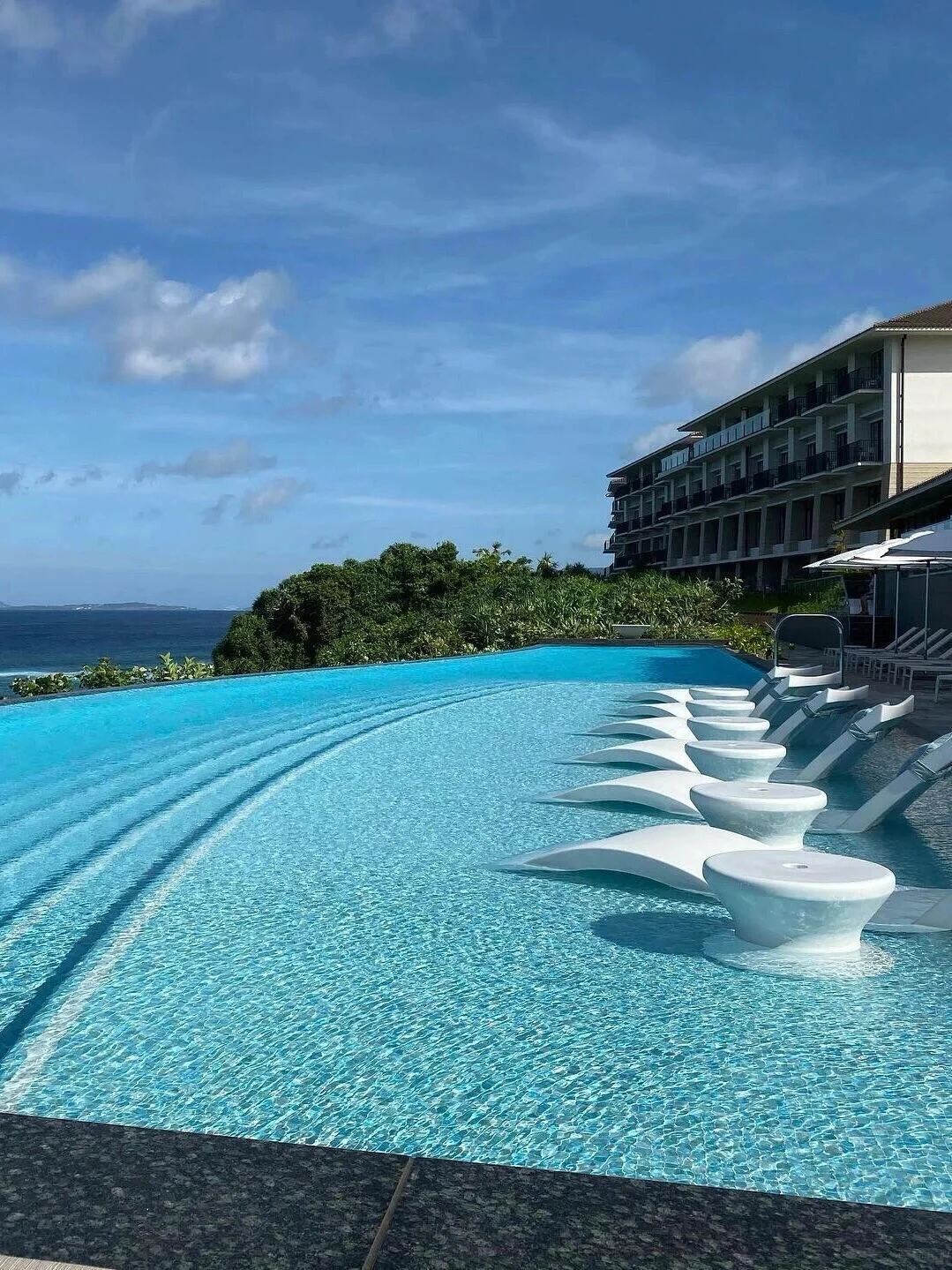 Okinawa-Traveling to Okinawa with my boyfriend? and staying at Halekulani Hotel