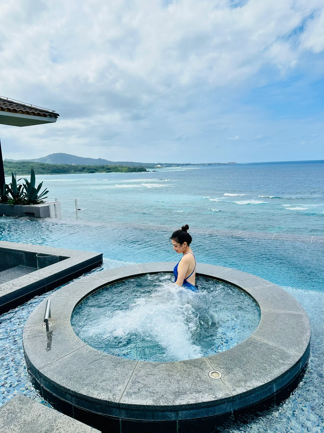 Okinawa-100,000 yen The Orchid Suite at Halekulani? Sunset Wing is amazing